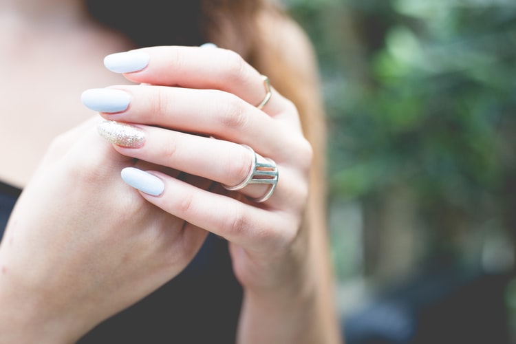 manicure hybrydowy